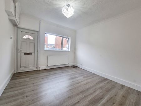 North Parade, Scunthorpe - Photo 4