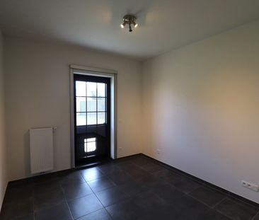 Een ruim gelijkvloers appartement met 3 slaapkamers, tuin en autost... - Photo 2