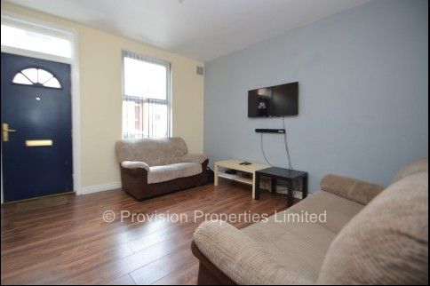 4 Bedroom Properties Leeds - Photo 1