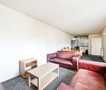 Room in a Shared Flat, Robinson Road, SW17 - Photo 1
