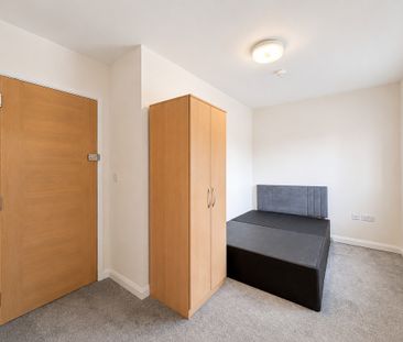Furnished Double Room, West Wycombe Road, High Wycombe, Buckinghams... - Photo 2