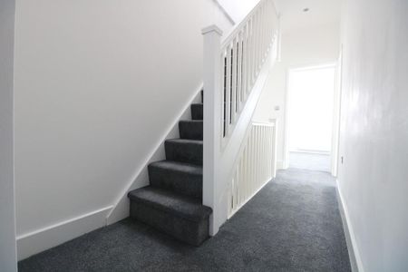 5 bedroom semi-detached house to rent - Photo 2