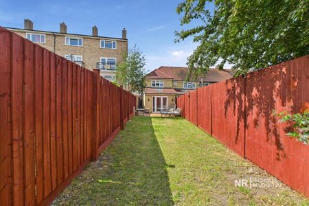 2 bedroom end of terrace house to rent - Photo 2