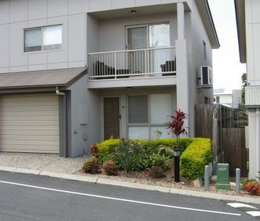 Ducted AC 3 bedroom townhouse - Photo 1