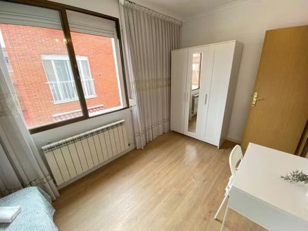 Calle del Puerto del Suebe, Madrid, Community of Madrid 28038 - Photo 5
