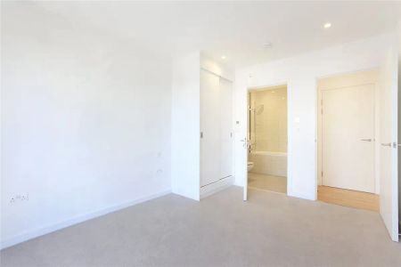 2 bedroom flat in Wandsworth - Photo 3