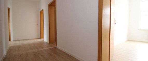 frisch renovierte 3 Raum Wohnung mit Balkon in ruhiger Stadtrandlage!! - Photo 1