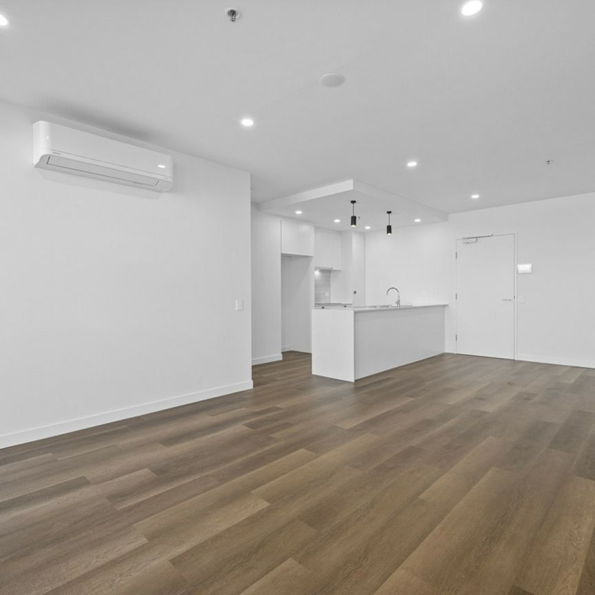 Spacious Two Bedroom Apartment - Photo 1