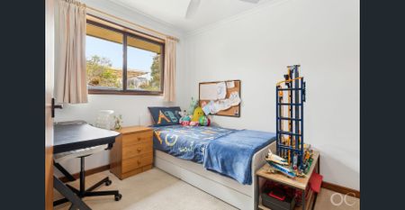 Open the Door to Family-Friendly Living in Aberfoyle Park - Photo 5