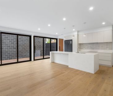 Contemporary Townhouse Living with Style, Space & Sophisticated Fin... - Photo 5