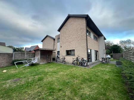 Halfopen woning met 4 slaapkamers en ruime tuin - Photo 5