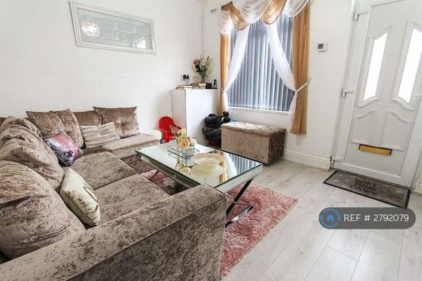 4 bedroom terraced house to rent - Photo 1