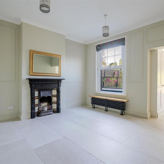 5 bedroom semi-detached house to rent - Photo 1