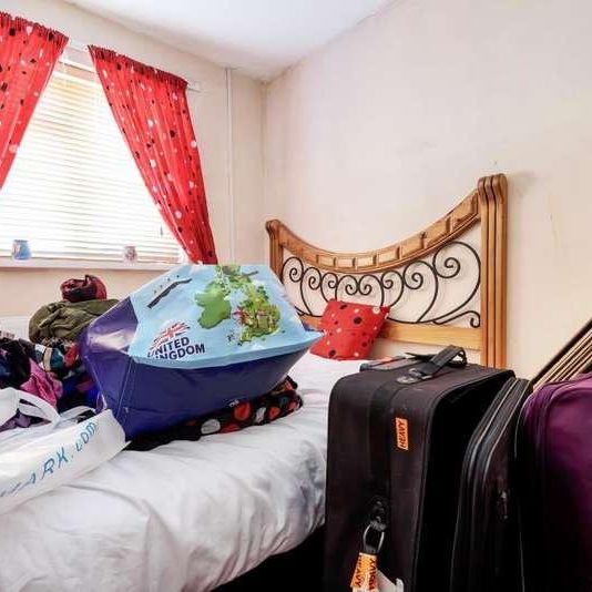 Slough, Berkshire, SL2 - Photo 1