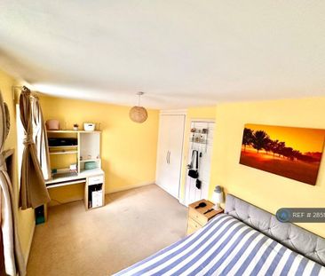 3 bedroom semi-detached house to rent - Photo 6