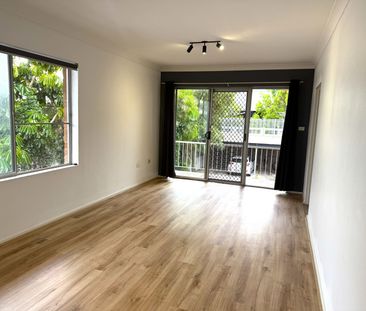 Two bedroom Shoal Bay apartment - Photo 1