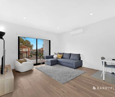 stylish three-bedroom townhouse - Photo 4