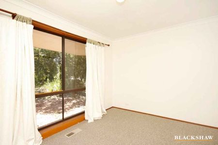 Family Home with mountain views - Photo 5