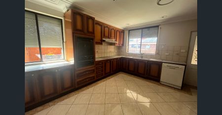 GREAT SIZED HOME - Photo 5