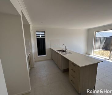 3 Bedroom Home In Blakeview! - Photo 6