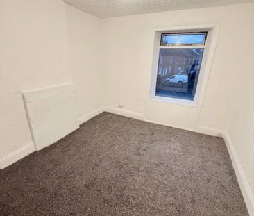 3 bedroom end of terrace house to rent - Photo 4