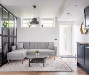 Hökbursvägen, Tumba - Photo 3