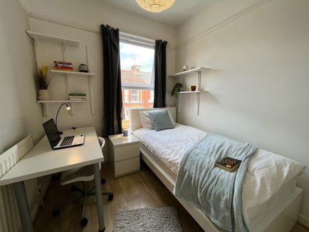 3 Bed Terraced House, Brookdale Road, L15 - Photo 3