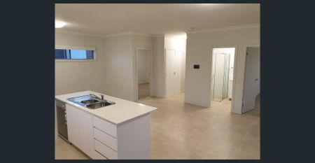 MODERN TWO BEDROOM TOWNHOUSE IN CONVENIENT LOCATION - Photo 4