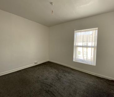 2 bedroom end of terrace house to rent - Photo 4