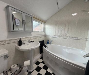 2 bedroom end of terrace house to rent - Photo 2