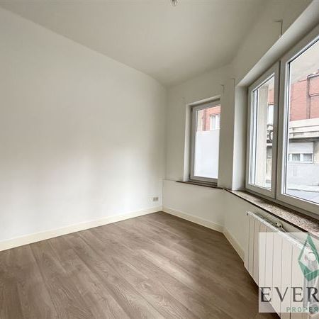 Entre le quartier de l’ULB et la place Flagey – Très beau studio – 1ʳᵉ occupation après rénovation - Foto 1