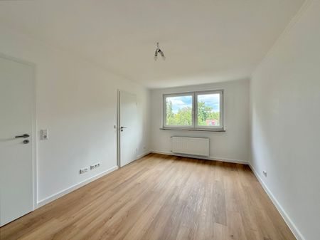 Erstbezug: Moderne & helle 3-Zimmer-Wohnung mit sonnigem Balkon + schöner Aussicht - Foto 4