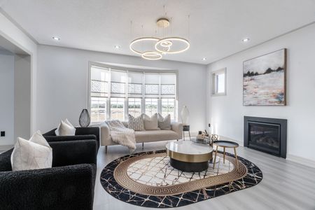 For Lease - 16 Frank Kelly Drive, East Gwillimbury, Ontario - Photo 2