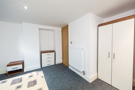 Burchett Grove, Woodhouse, Leeds - Photo 3