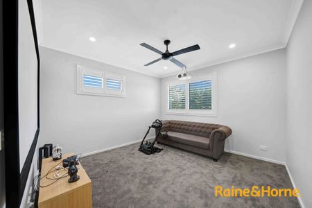 Stunning Near-New Family Home in Central Bacchus Marsh - Photo 4