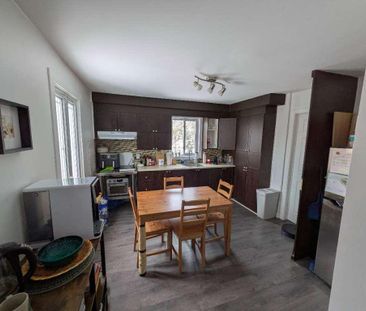 3 1/2 ensoleillé - rénové - Accepte chien - Cour privée - Photo 3