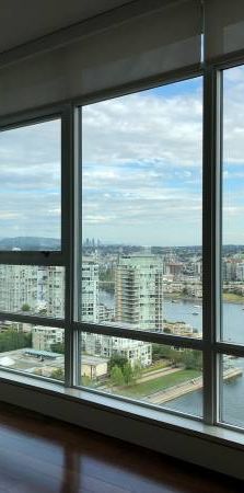 Waterfront 2BR & Den with A/C at Waterford Building in Yaletown - Photo 1