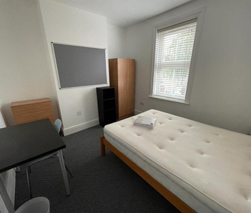 6 bedroom terraced house to rent - Photo 3