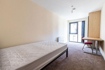 3 bedroom flat to rent - Photo 4