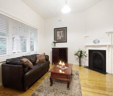 CHARMING ABODE - Photo 3