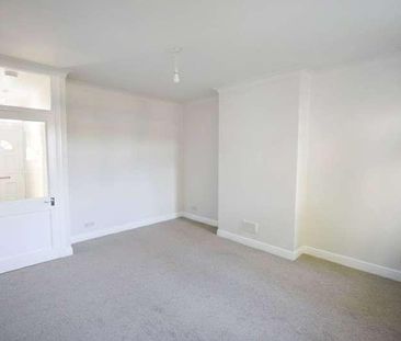 Arundel Road, Harold Wood, Romford, Essex, RM3 - Photo 2