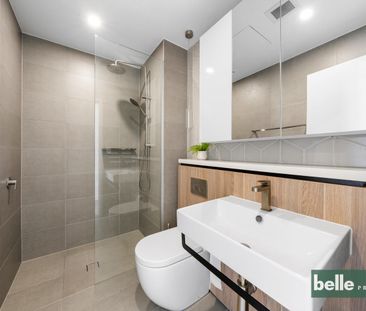 Modern Two Bedroom Apartment with City Views - Photo 6