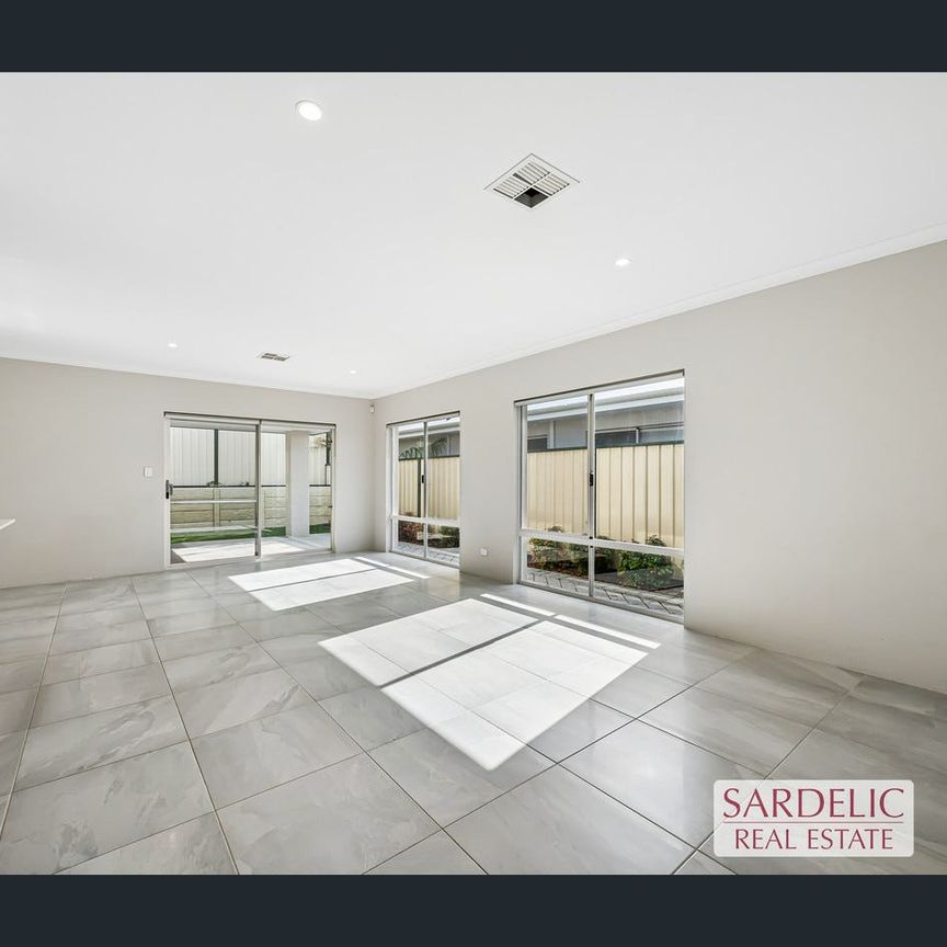 RIVERSIDE FAMILY HOME - Photo 1