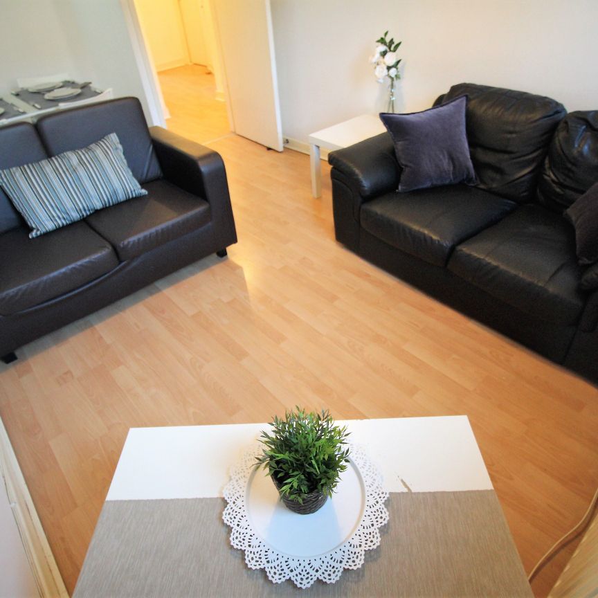 Flat 2, 22 Kelso Road, LS2 9PR, Leeds - Photo 1
