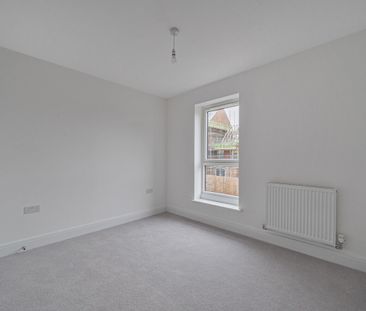 4 bedroom detached house to rent - Photo 4