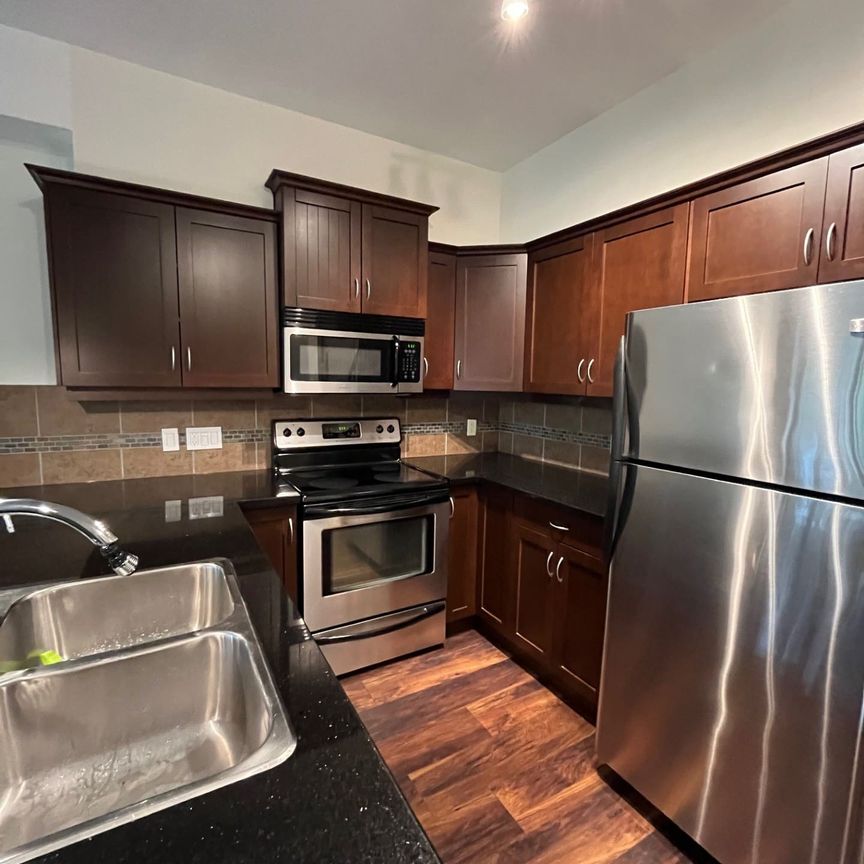 1 Bed +Den, 1 Bath – Aria - Photo 1