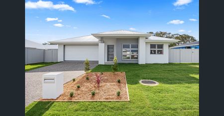 Brand New 4 Bedroom Home in Nikenbah for $750 Per week - Photo 2