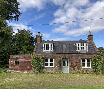 Phesdo Cottage is a 2 bed detached traditional cottage located close to the pretty village of Fettercairn. - Photo 2