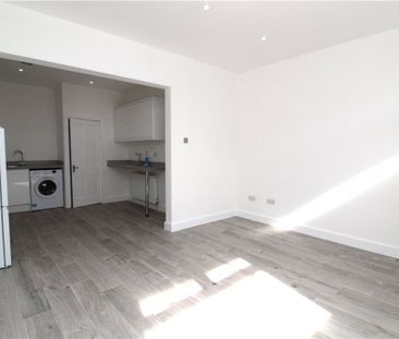 Leavesden Road, Watford, Hertfordshire, WD24 5EG - Photo 5