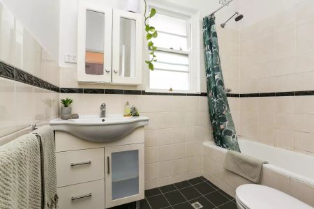 3/1 Cecil Street, Ashfield - Photo 2